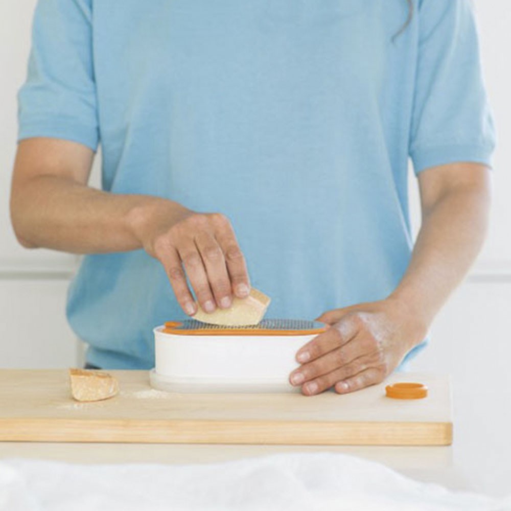 Терка з контейнером Fiskars FF 1019530