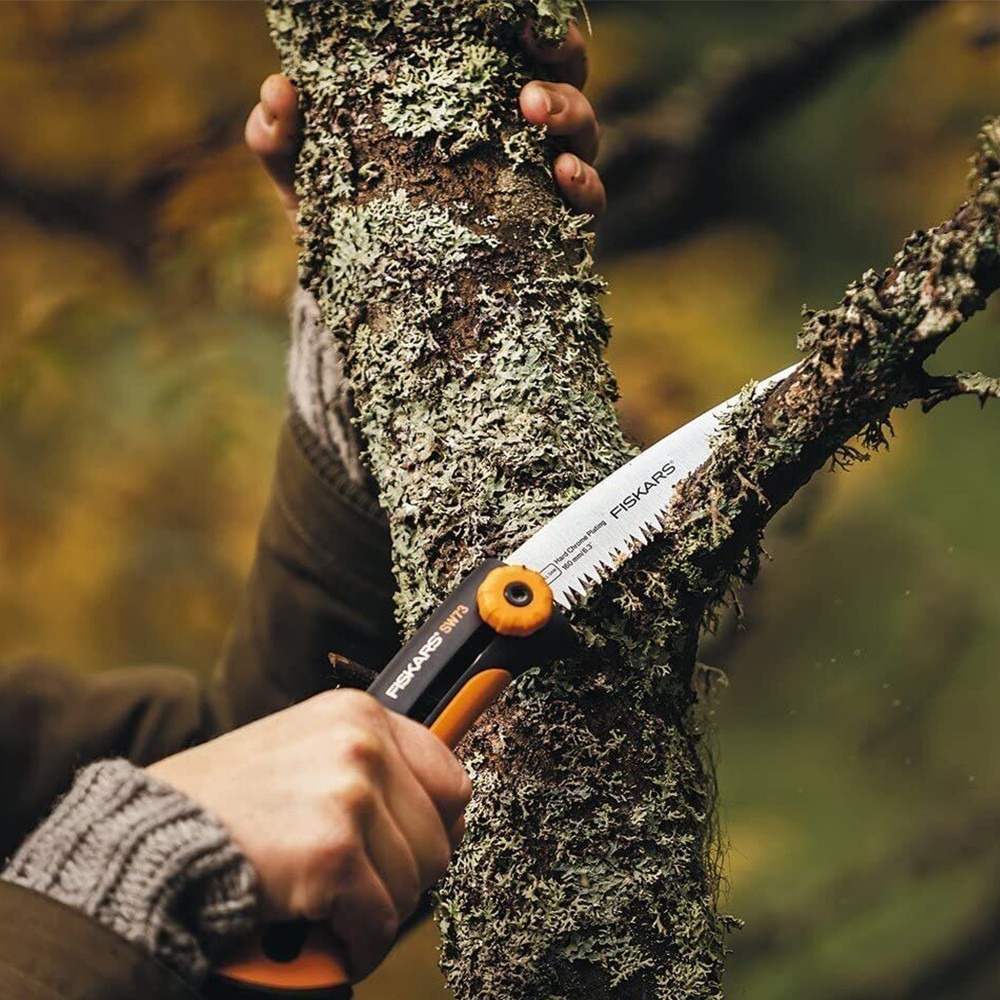 Пила садова Fiskars Xtract SW75 33 см 230 г велика з кліпсою