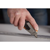 Висувний ніж Fiskars Pro CarbonMax 1027223