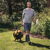 Автоматична котушка зі шлангом Fiskars XL з роликами 1025933