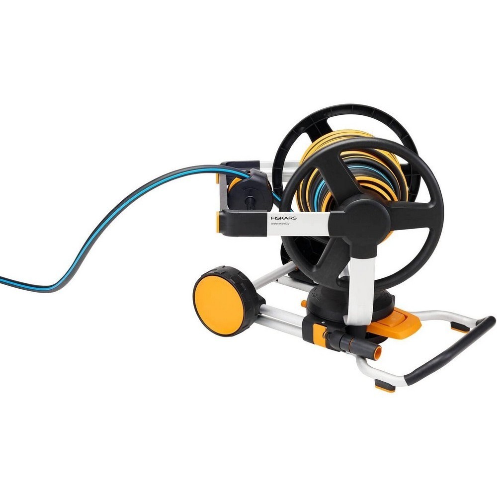 Ручна котушка Fiskars XL зі шлангом та набором аксесуарів 1062256