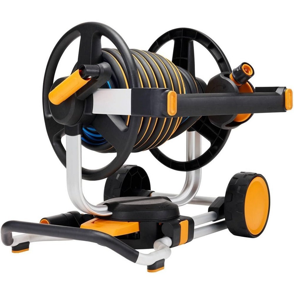 Ручна котушка Fiskars XL зі шлангом та набором аксесуарів 1062256