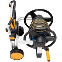 Ручна котушка Fiskars XL зі шлангом та набором аксесуарів 1062256