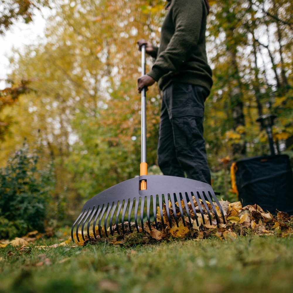 Граблі віялові Fiskars Ergonomic 1076976