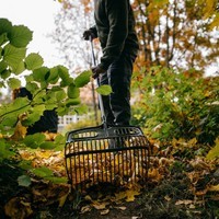 Лопата-граблі для листя Fiskars Ergonomic 1077116