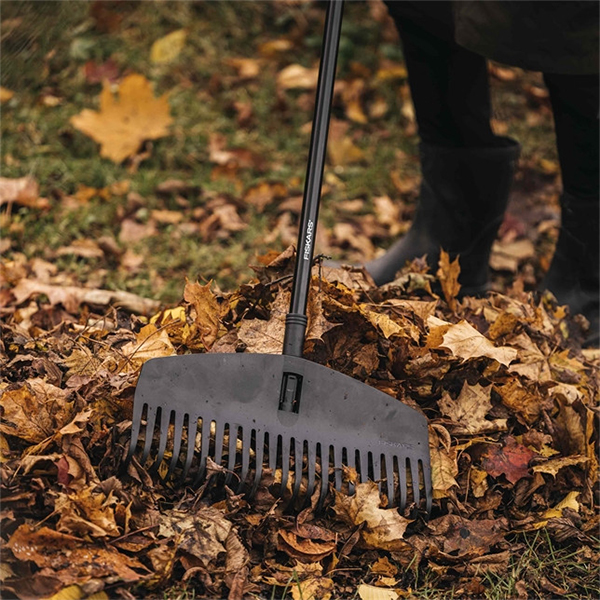 Граблі для листя Fiskars Solid M 1063089