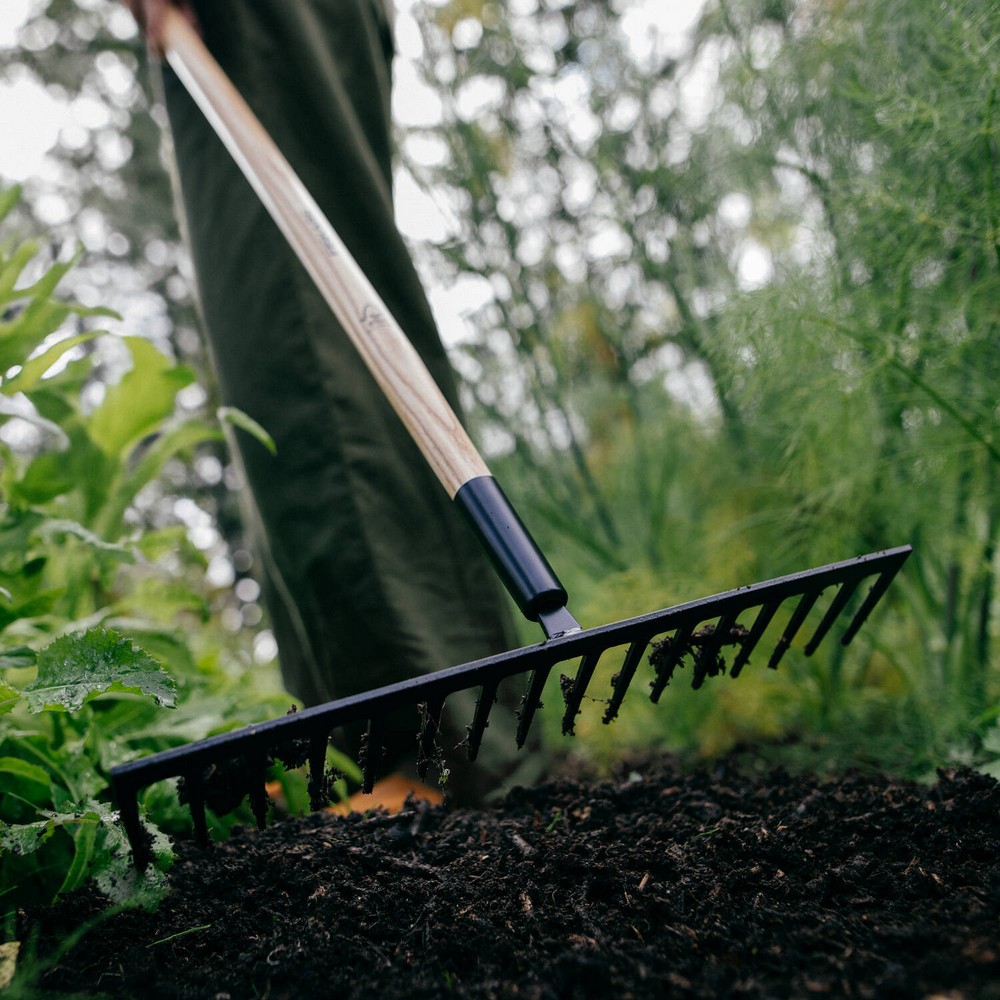 Граблі Fiskars Solid 1011600