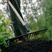 Граблі Fiskars Solid 1011600