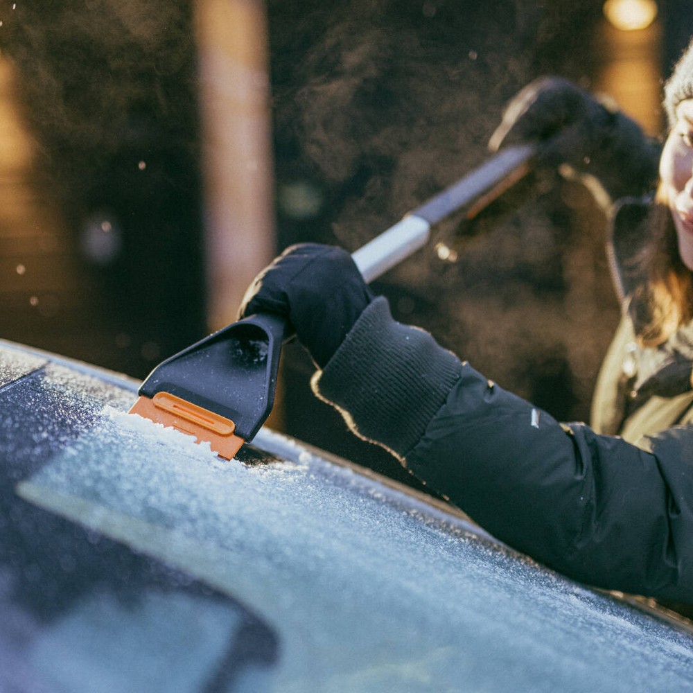 Щітка-скребок Fiskars Plus 1078494