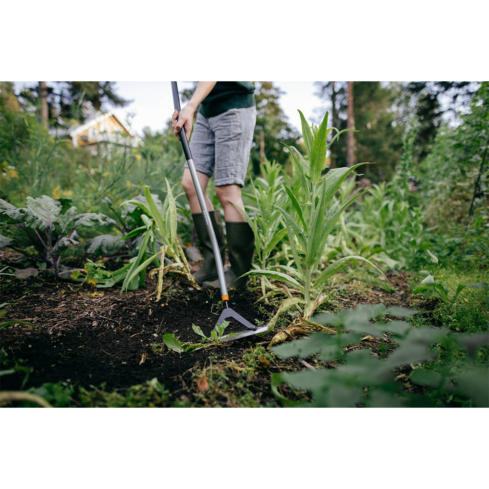Мотика-розпушувач від бур'янів Fiskars Ergonomic 1077110