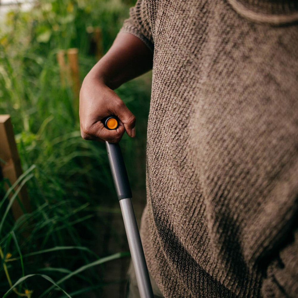 Мотика-розпушувач від бур'янів Fiskars Ergonomic 1077110