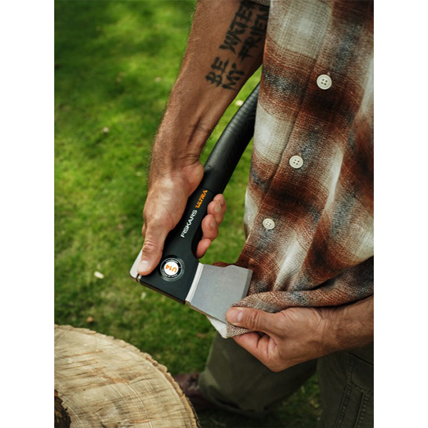 Сокира універсальна Fiskars Ultra XU14 1082130